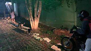 Novinha Screwed by Motoboy in Public After Delivery!