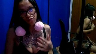 i’m just losing it watching anjinha in lingerie, touching herself in front of the mirror, so damn hot!