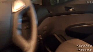 Risky Public Handjob for Hot Girl on the Street