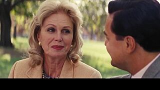 Vaalea milf suutelee brunttia lähetyssaarnaajassa