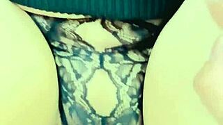 me cojo a mi esposa con vestido, tacones y cachetero de encaje en una sesión caliente.