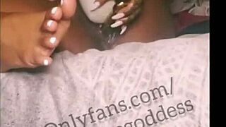 Sexy Thot Squirts And Creams With Dildo!