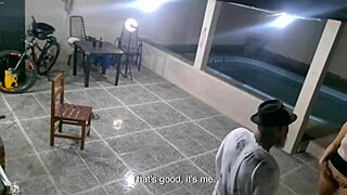 Mendicante spacca con bionda padrona di casa in scopata selvaggia