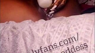 Sexy Thot Squirts And Creams With Dildo!