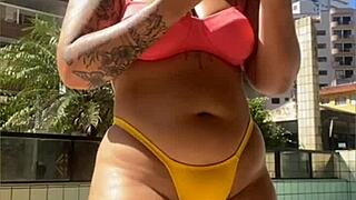 Redhead with swollen pussy flashes live on webcam!