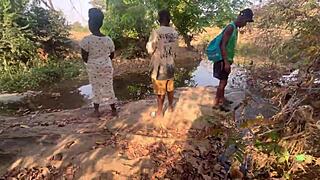 Zunaj jebem to sramežljivo vaško punco res hitro