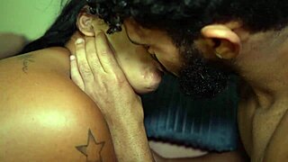 Morena Gostosa Transando Com Dois Amigos Safados - Sexo A Tres