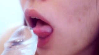 sexy asian teen y hermosa asiatica gets down in raw action scene.