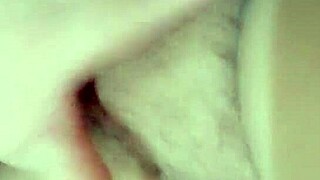  sentei no consolo de frente e de costas, avisando meu gozo no vídeo personalizado