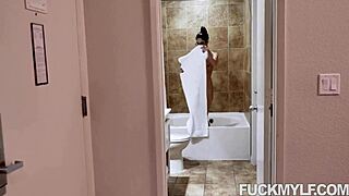 milf dava foxx shows off after practice