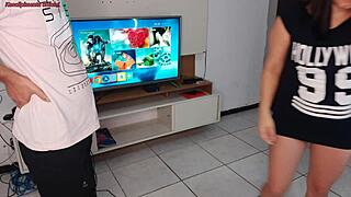 Dona De Casa Seduces Technician with Curvy Body While Husband’s Away!