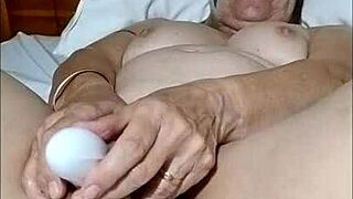 First time playing with my awesome new toy for intense orgasm