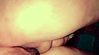 Best way to satisfy an unsatisfied stepmom with a wet shaved pussy! 😜