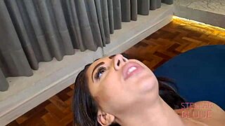 esfreguei o vibrador na buceta da meia irmã do meu namorado até gozar teaser lannar belford