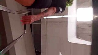 culona latina caught showing off her massive ass in the supermarket