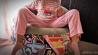 Skinny Teen Masturbates and Squirts on Camera