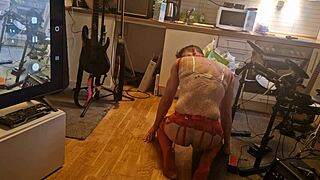 Wanted Production - Kit Willer tears his backside open in kitchen