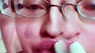 Nude Slave Goddess With Lipstick Fetish