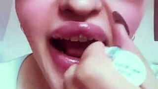 Nude Slave Goddess With Lipstick Fetish