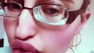 Nude Slave Goddess With Lipstick Fetish