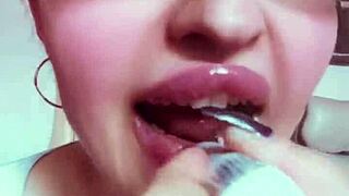 Nude Slave Goddess With Lipstick Fetish