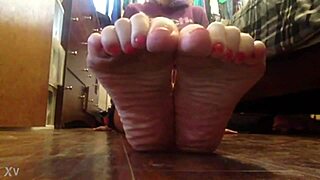 Aniytta Teases With Feet Fetish On Livejasmin