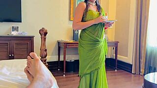 Desi Bahu Teases Sasur with Horny Pussy