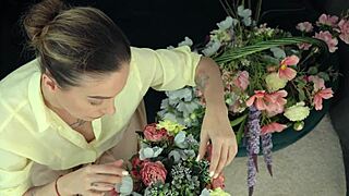 I sucked off a flower buyer and got soaked with squirt after