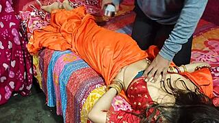 Bhabhi Saree Imutku Gila dengan Devar untuk Anal Kasar Setelah Pijatan Es