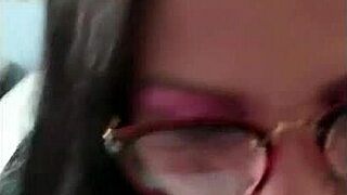 I saw the secretary sucking the boss's big cock on the net