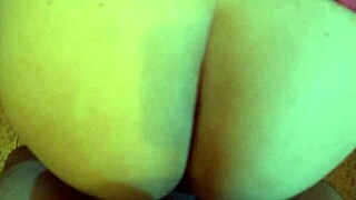 Manden går, jeg knalder den frække kone med stor røv