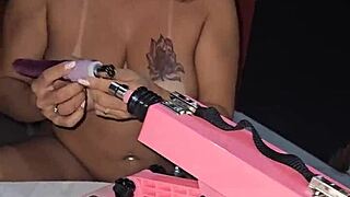 Silêncio! Watch this milf professor dominate with steamy toy play