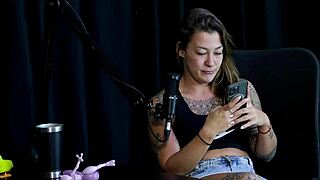 safada strips sensual, showin' off tits after wild virginity talk