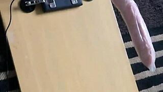 Amateur housewife operates smoothly!