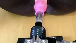 Amateur housewife operates smoothly!