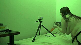 Видел Когда-нибудь Пышную Милфу в Странном БДСМ за Кулисами?