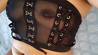 Pervertida hijastra traviesa haciendo squirting y se pone toda una loca masturbandose, babe, spitting and dancing like a whore