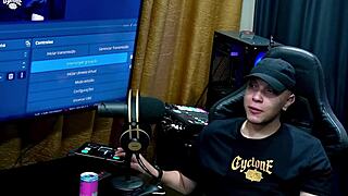 Kiss Makes Dick Hard?