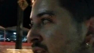 Fui no campo de futebol levar gozada na cara e quase fui pego gozando