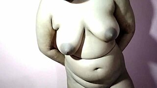 Huge Ass Huge Boobs Girlfriend Friend Showoff