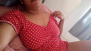 caperucita roja es iluminada como las estrellas se masturba como las diosas y si quieres te lo hace rico