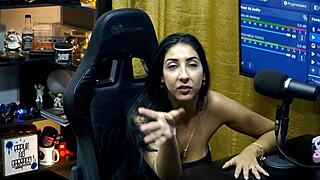 Kiss Makes Dick Hard?