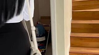 Novice Real Estate Advisor Fucks Client In House For First Sale