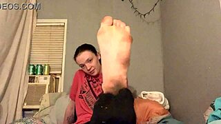 Look at these dirty white girl feet, aren't they tempting?