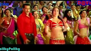 Kareena's Hottest Navel Show Teases Big Boobs