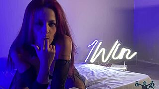 Safada Gets Wet Before Taking Cock On Live