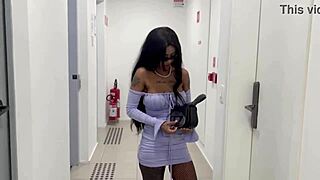 Minha Vizinha Perdeu a Chave, Eu Ajudei e Ela Me Deu a Buceta Gostosa Molhada com Meu Pau Grande