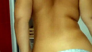 batendo siririca e mostrando o bucetao na video chamada