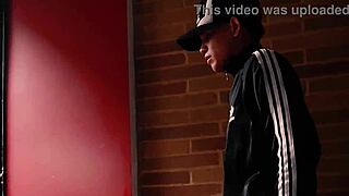 puta peligrosa folla a un tipo arruinado despues de amenazarlo con un cuchillo en roleplay femdom rough