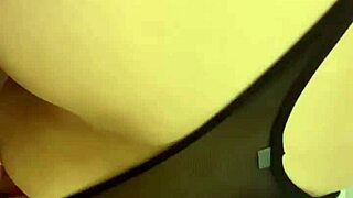 Beautiful asian girl gets her pussy stretched